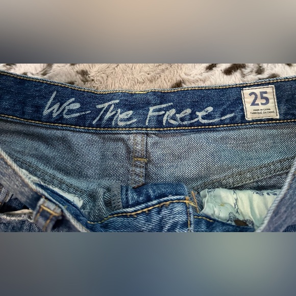 WE THE FREE Sofia Shorts Denim Cut-Off Mid Rise Distressed Button Fly Women's 25 - Picture 9 of 9